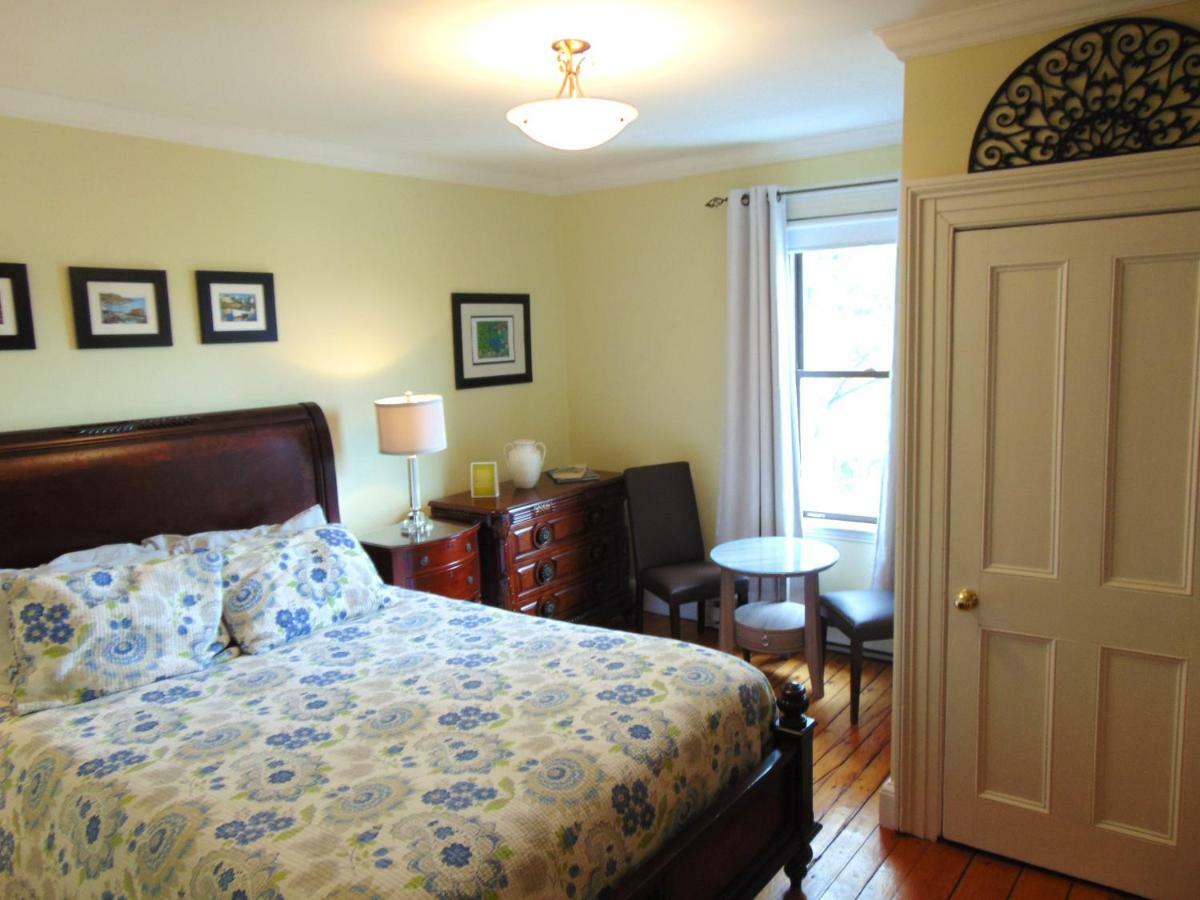 The Rendell Shea Manor Hotel St. John's Room photo